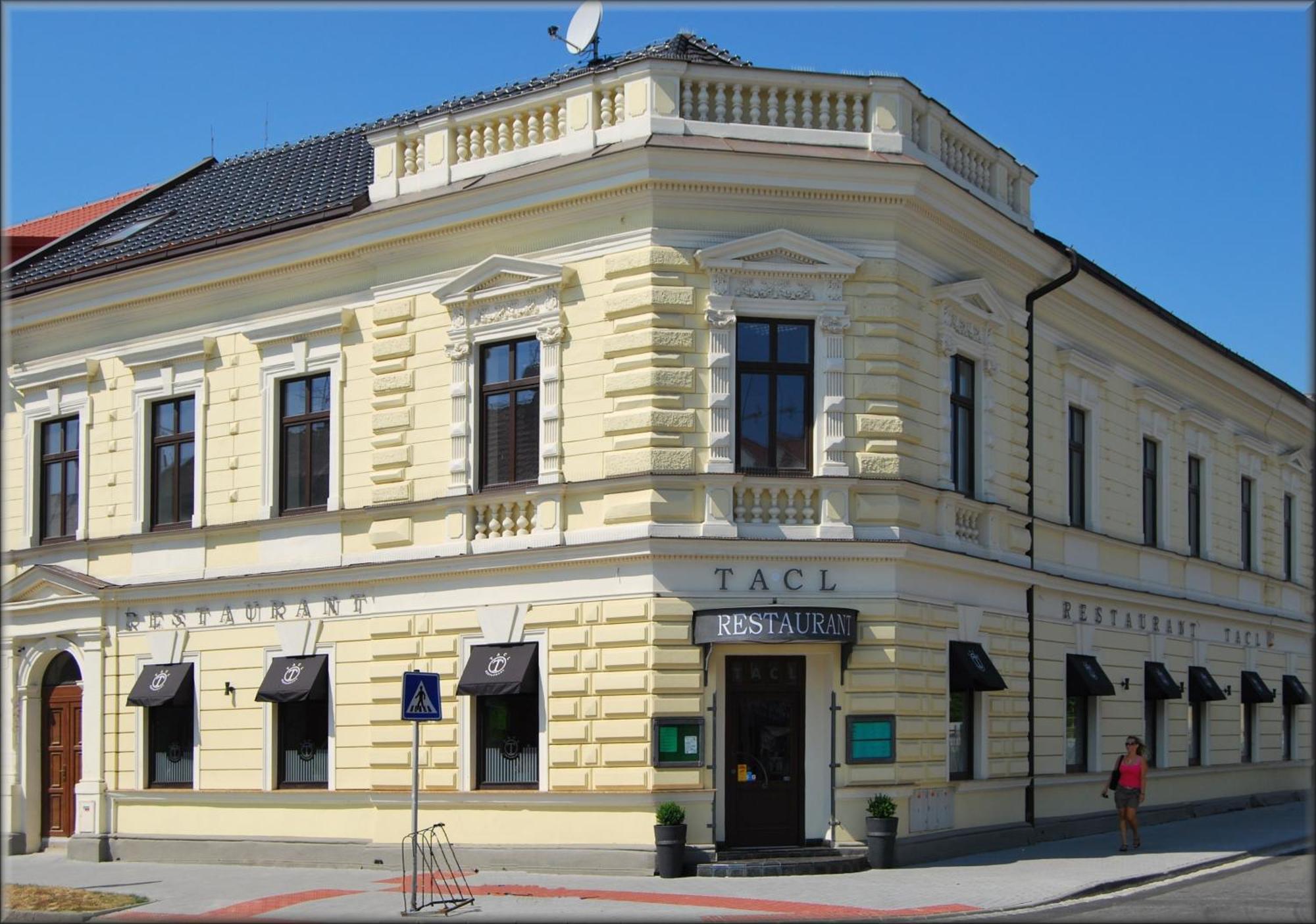 Holešov Hotel Tacl מראה חיצוני תמונה