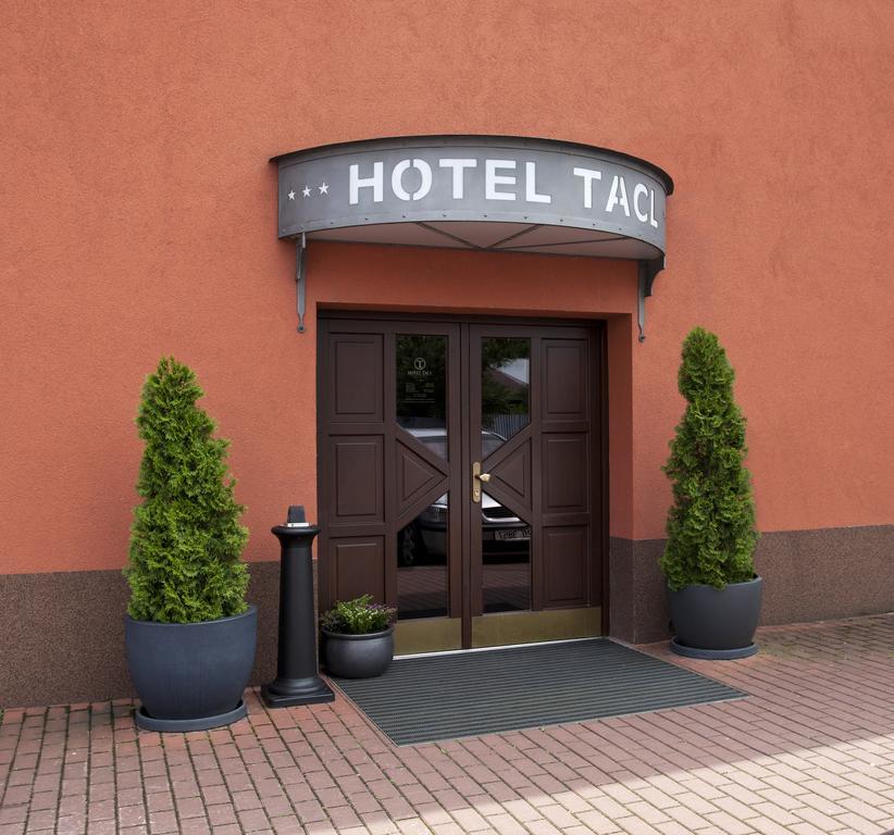 Holešov Hotel Tacl מראה חיצוני תמונה